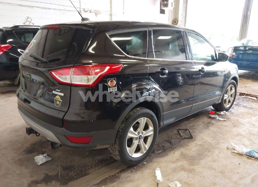 Photo 4 of 2013 Ford Escape SE (VIN 1FMCU0G99DUA53182)