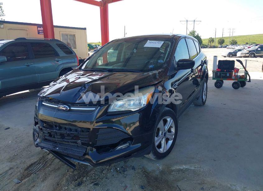 Photo 2 of 2013 Ford Escape SE (VIN 1FMCU0G99DUD53675)