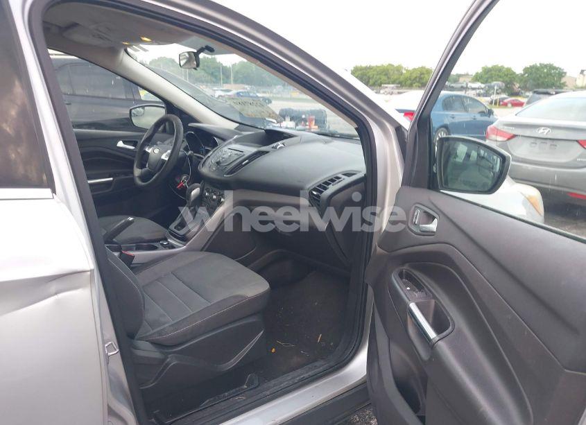 Photo 5 of 2016 Ford Escape SE (VIN 1FMCU0G99GUC12870)