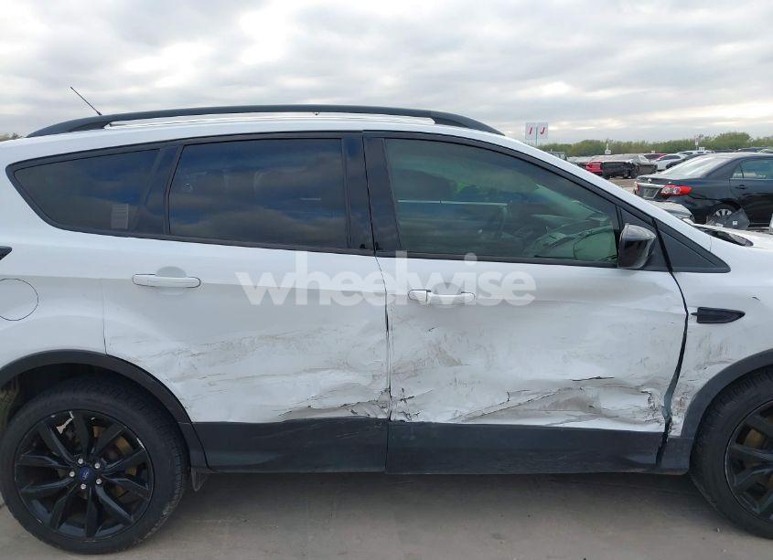 Photo 13 of 2017 Ford Escape SE (VIN 1FMCU0G99HUE15548)