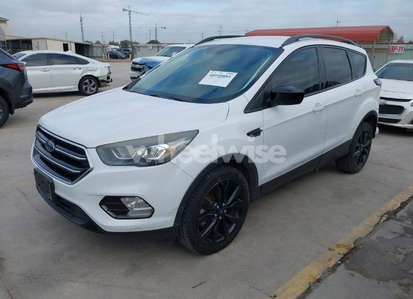Photo 2 of 2017 Ford Escape SE (VIN 1FMCU0G99HUE15548)