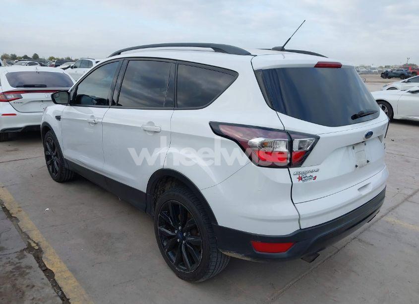 Photo 3 of 2017 Ford Escape SE (VIN 1FMCU0G99HUE15548)