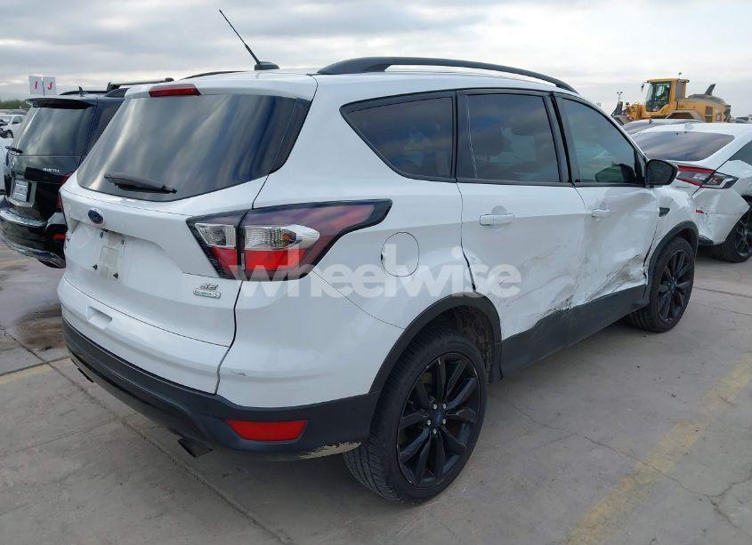 Photo 4 of 2017 Ford Escape SE (VIN 1FMCU0G99HUE15548)