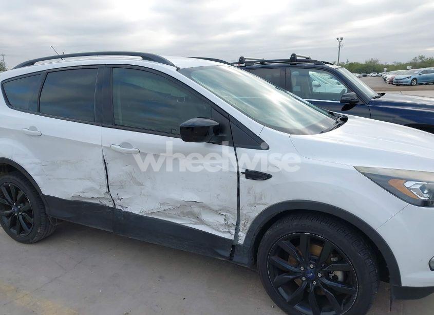 Photo 6 of 2017 Ford Escape SE (VIN 1FMCU0G99HUE15548)