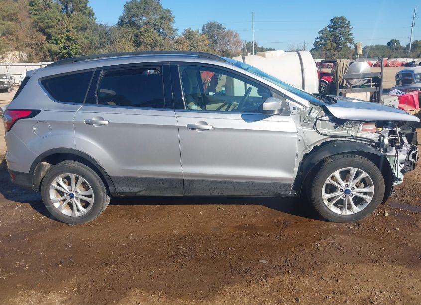 Photo 14 of 2018 Ford Escape SE (VIN 1FMCU0G99JUB62477)
