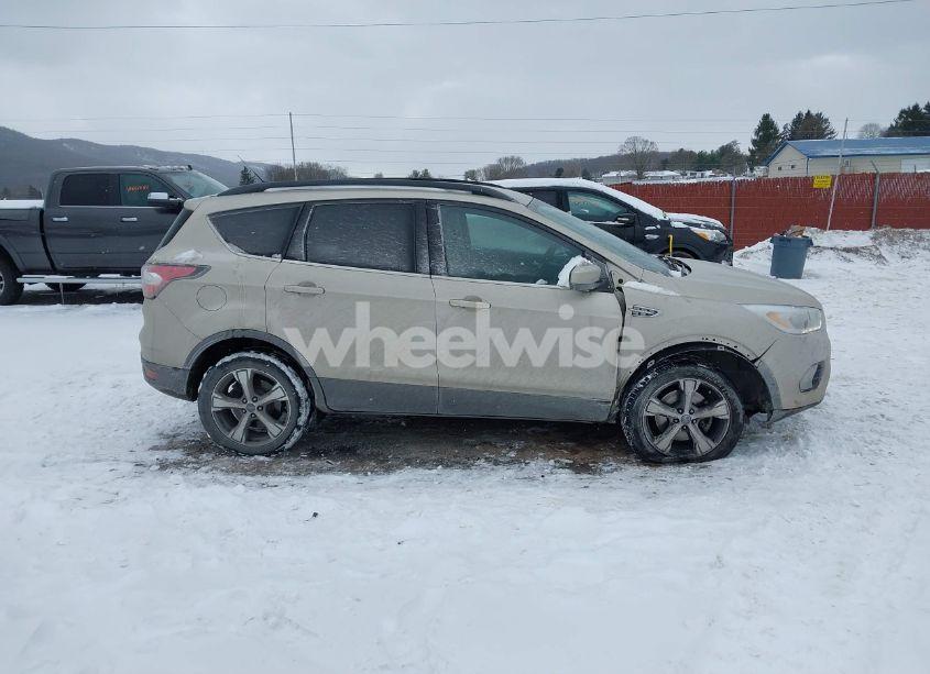 Photo 13 of 2017 Ford Escape SE (VIN 1FMCU0G9XHUA45193)