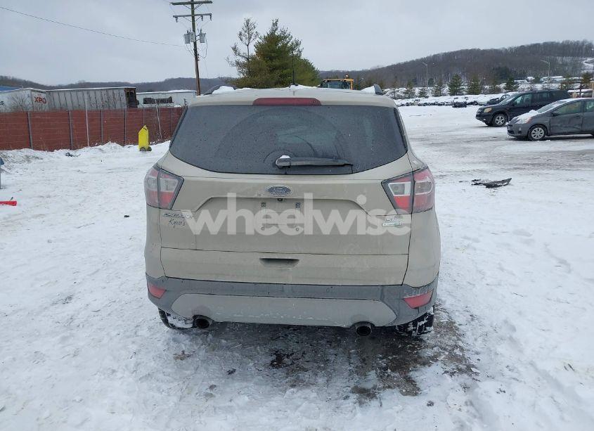 Photo 16 of 2017 Ford Escape SE (VIN 1FMCU0G9XHUA45193)