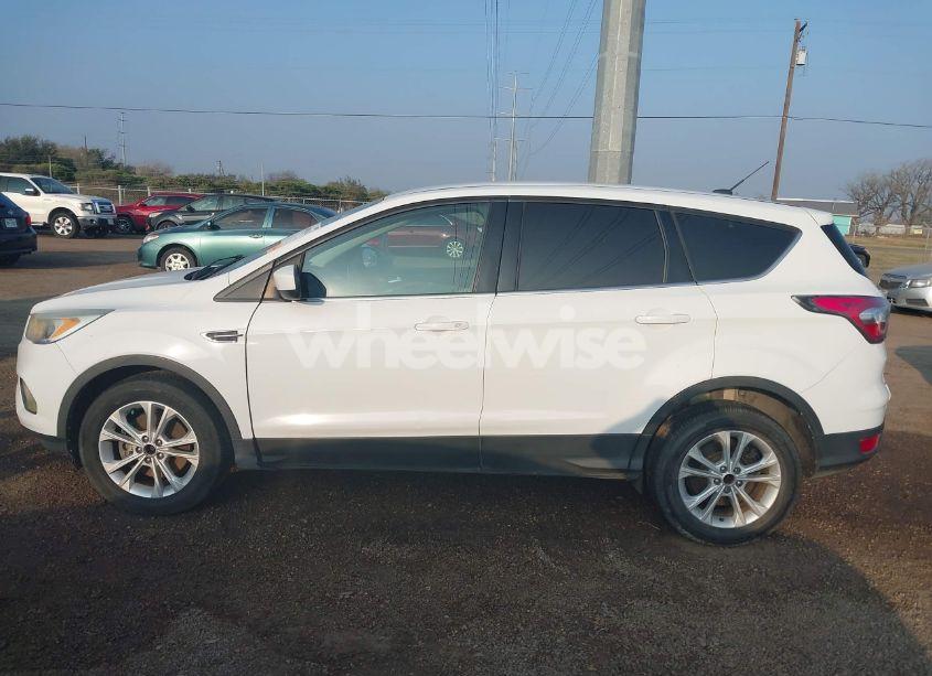 Photo 14 of 2017 Ford Escape SE (VIN 1FMCU0G9XHUA62964)