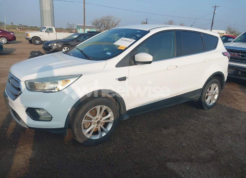 Photo 2 of 2017 Ford Escape SE (VIN 1FMCU0G9XHUA62964)