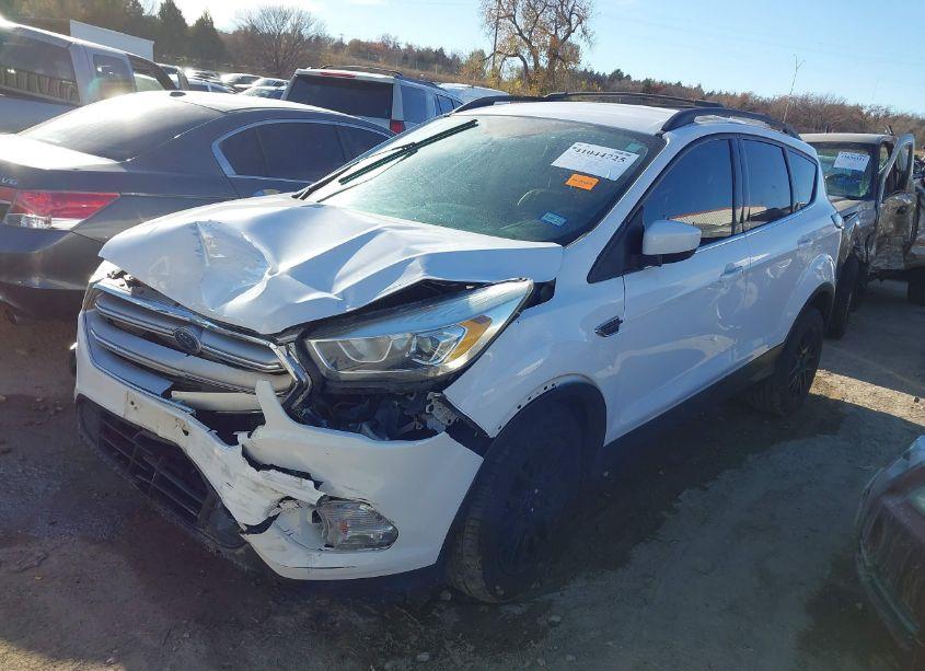 Photo 2 of 2017 Ford Escape SE (VIN 1FMCU0G9XHUB29093)