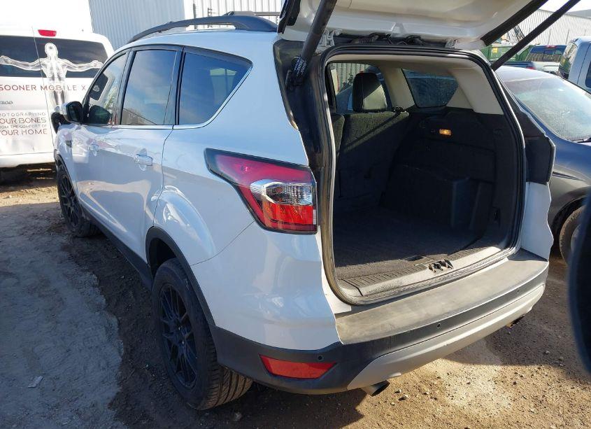 Photo 3 of 2017 Ford Escape SE (VIN 1FMCU0G9XHUB29093)