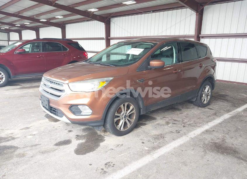 Photo 2 of 2017 Ford Escape SE (VIN 1FMCU0GD0HUA52349)