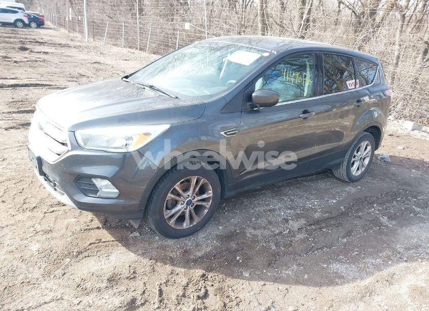 Photo 2 of 2017 Ford Escape SE (VIN 1FMCU0GD0HUB20343)