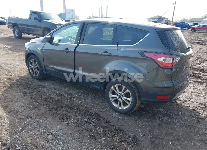 Photo 3 of 2017 Ford Escape SE (VIN 1FMCU0GD0HUB20343)