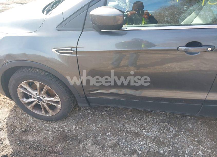 Photo 6 of 2017 Ford Escape SE (VIN 1FMCU0GD0HUB20343)