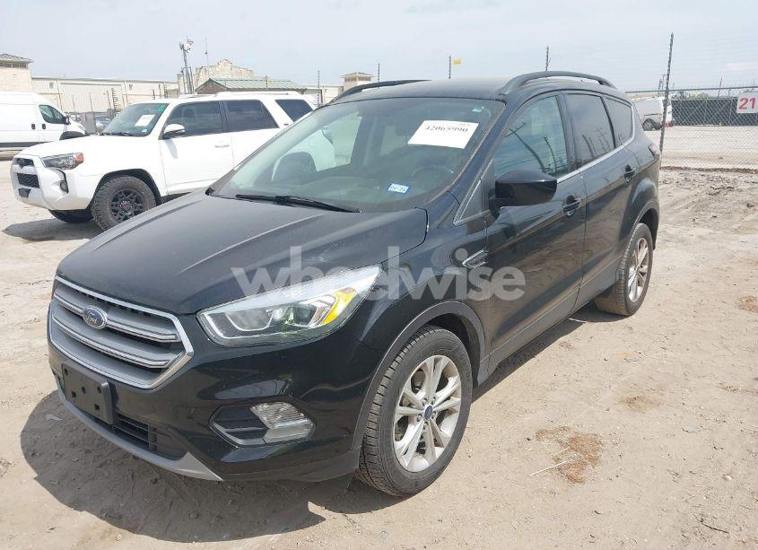 Photo 2 of 2017 Ford Escape SE (VIN 1FMCU0GD0HUC24833)