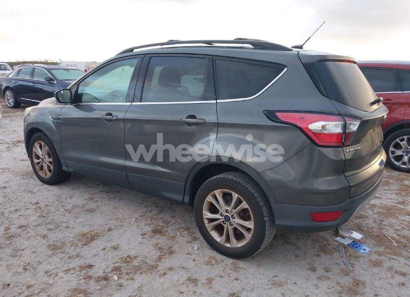 Photo 3 of 2017 Ford Escape SE (VIN 1FMCU0GD0HUC44192)