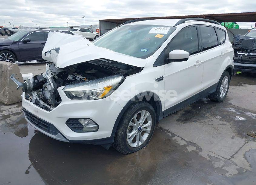 Photo 2 of 2017 Ford Escape SE (VIN 1FMCU0GD0HUC48601)