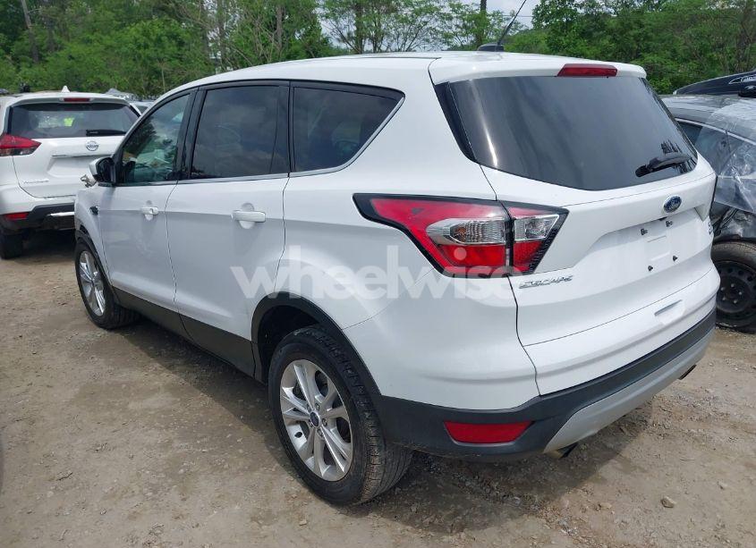 Photo 3 of 2017 Ford Escape SE (VIN 1FMCU0GD0HUD06917)