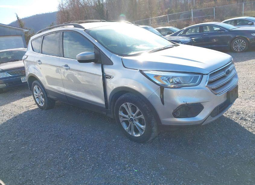 2017 Ford Escape SE (VIN 1FMCU0GD0HUD27508) main photo