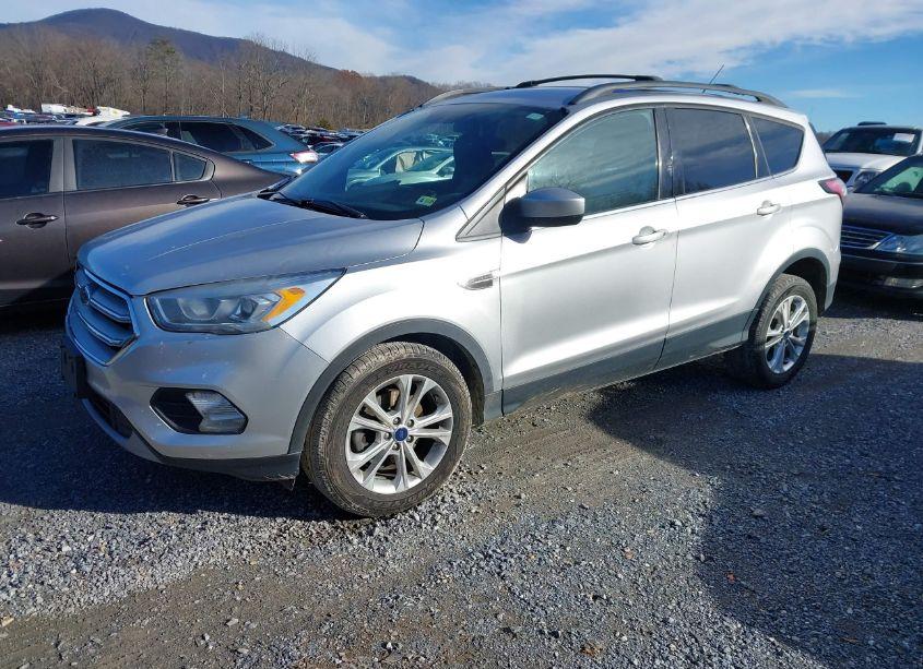 Photo 2 of 2017 Ford Escape SE (VIN 1FMCU0GD0HUD27508)