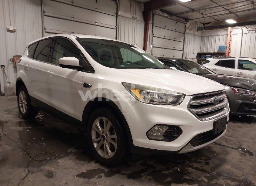 2017 Ford Escape SE (VIN 1FMCU0GD0HUD40890) main photo