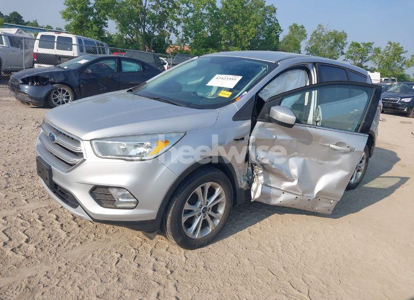 Photo 2 of 2017 Ford Escape SE (VIN 1FMCU0GD0HUD63716)