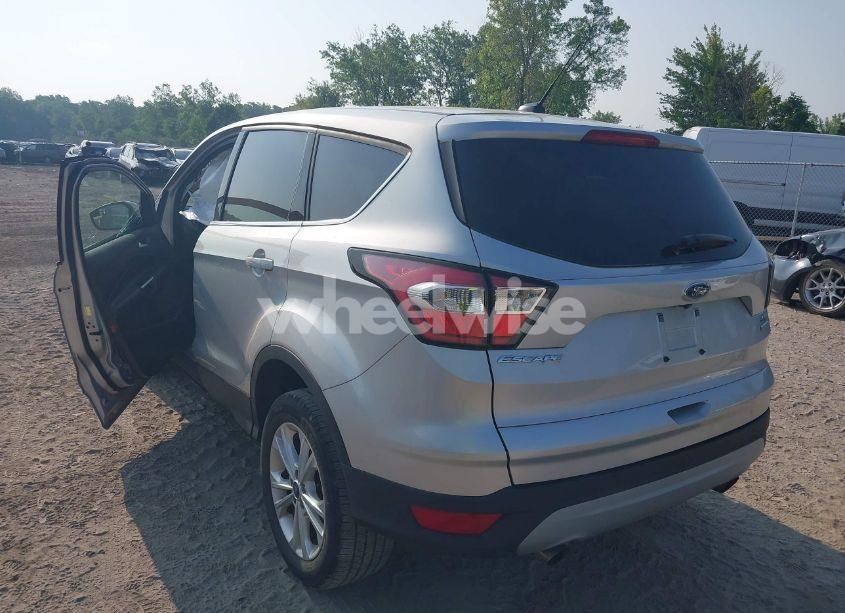 Photo 3 of 2017 Ford Escape SE (VIN 1FMCU0GD0HUD63716)