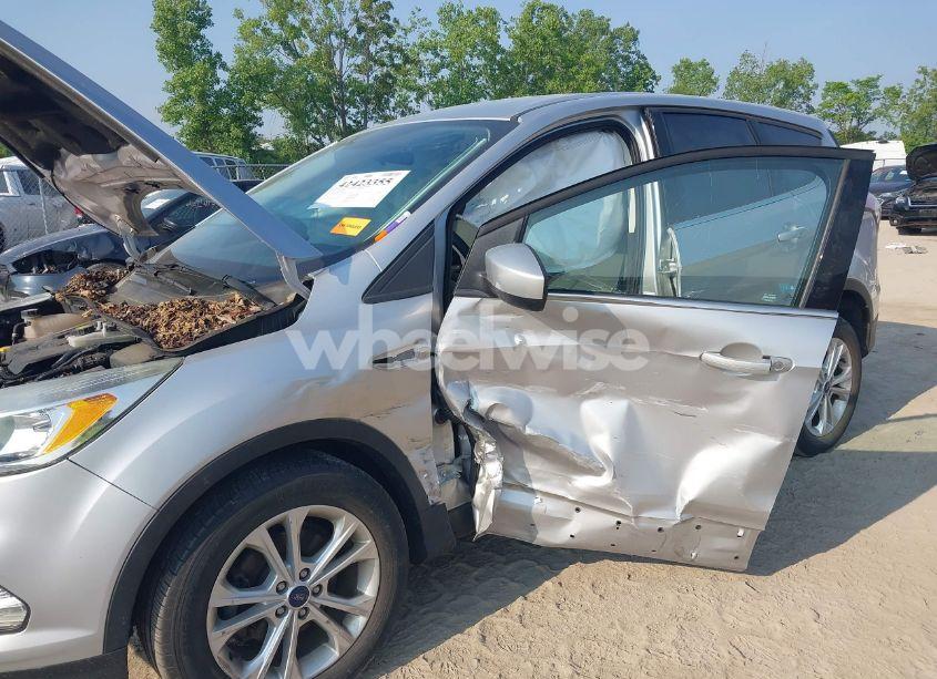 Photo 6 of 2017 Ford Escape SE (VIN 1FMCU0GD0HUD63716)