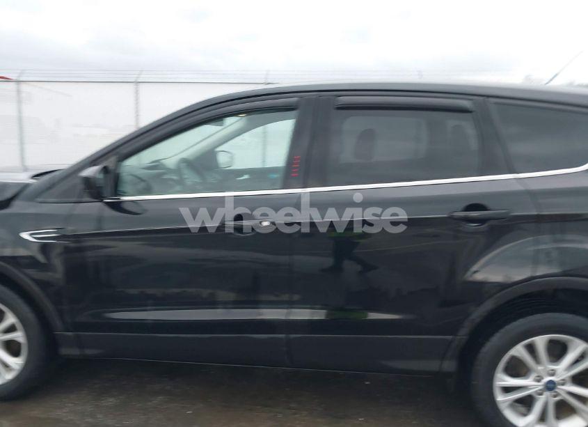 Photo 15 of 2017 Ford Escape SE (VIN 1FMCU0GD0HUD65580)