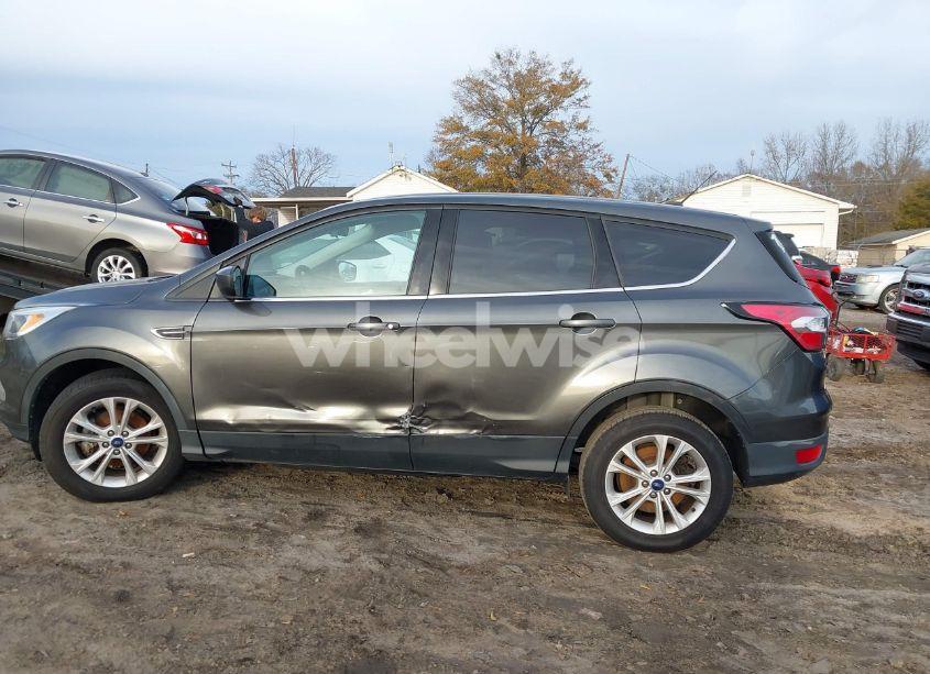 Photo 15 of 2017 Ford Escape SE (VIN 1FMCU0GD0HUE00683)