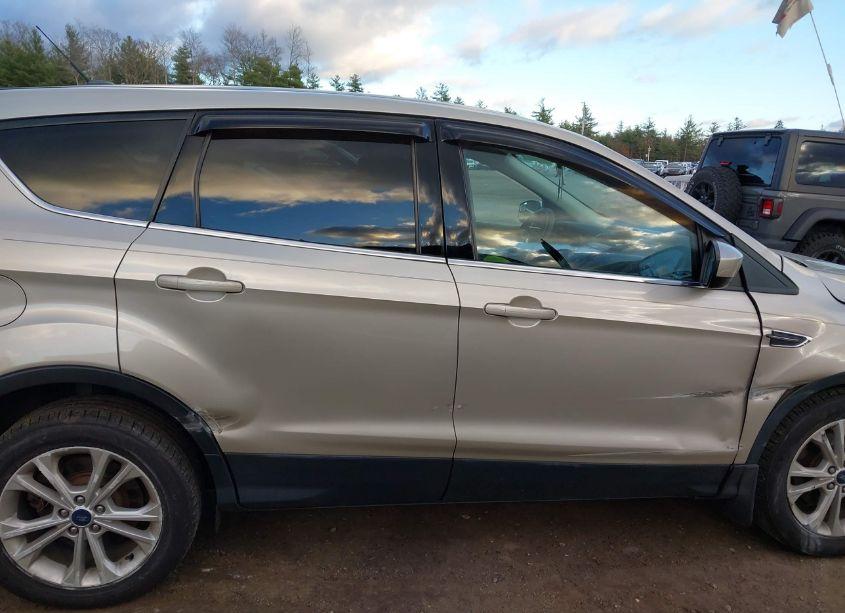 Photo 13 of 2017 Ford Escape SE (VIN 1FMCU0GD0HUE02207)