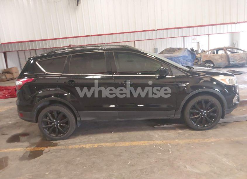 Photo 13 of 2018 Ford Escape SE (VIN 1FMCU0GD0JUA11323)