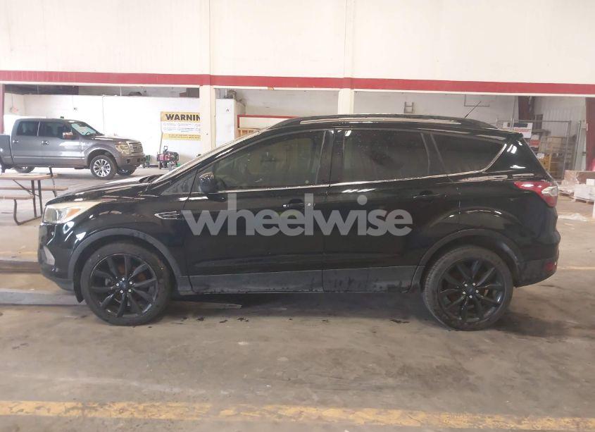 Photo 14 of 2018 Ford Escape SE (VIN 1FMCU0GD0JUA11323)