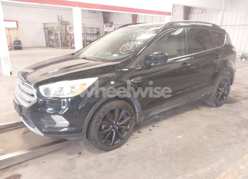 Photo 2 of 2018 Ford Escape SE (VIN 1FMCU0GD0JUA11323)