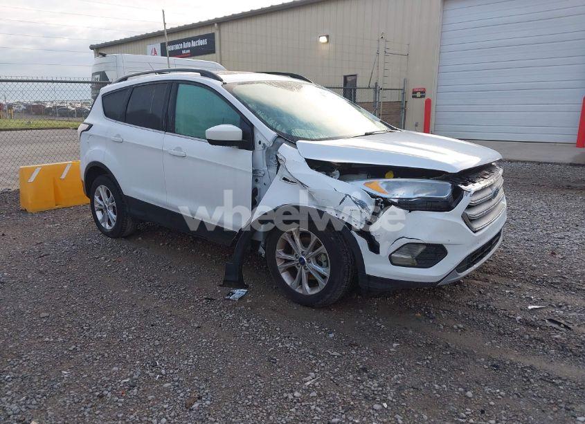 2018 Ford Escape SE (VIN 1FMCU0GD0JUC10999) main photo