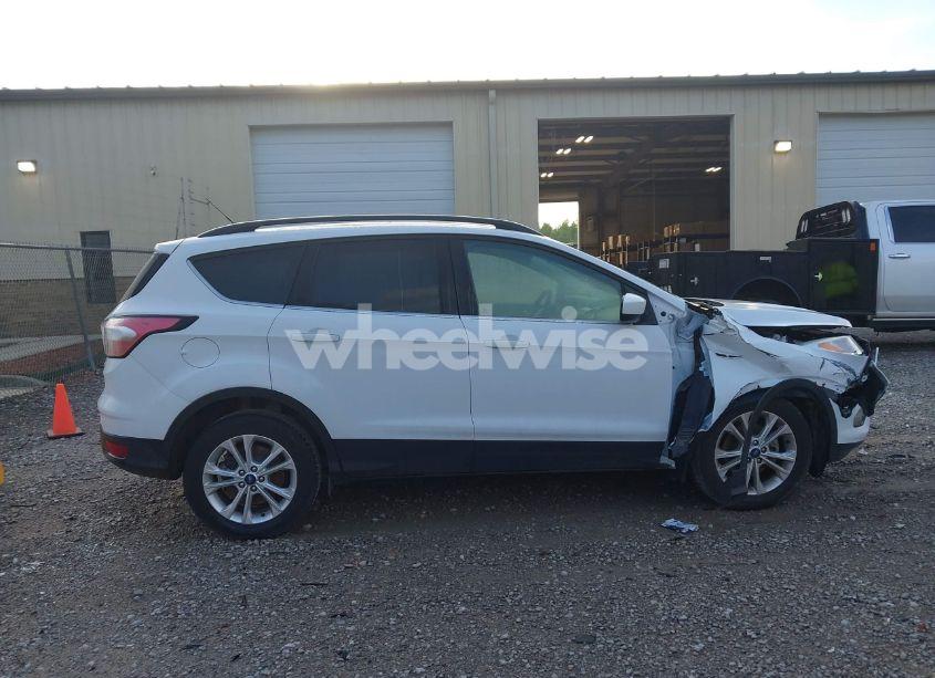 Photo 13 of 2018 Ford Escape SE (VIN 1FMCU0GD0JUC10999)