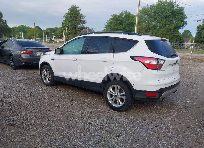 Photo 3 of 2018 Ford Escape SE (VIN 1FMCU0GD0JUC10999)