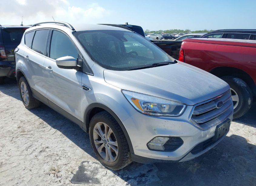 2018 Ford Escape SE (VIN 1FMCU0GD0JUC91230) main photo
