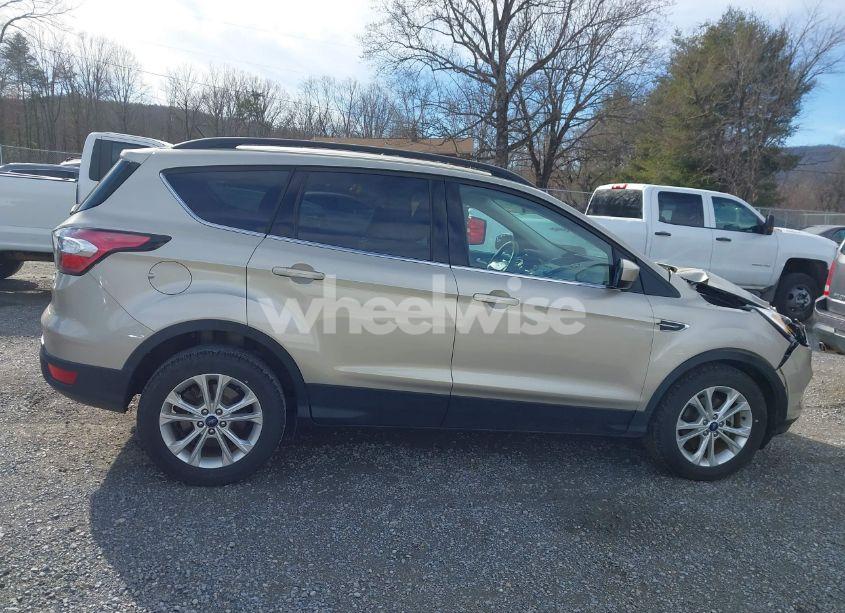 Photo 13 of 2018 Ford Escape SE (VIN 1FMCU0GD0JUD01108)