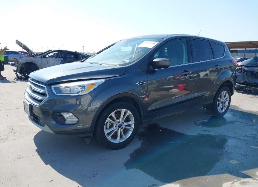 Photo 2 of 2019 Ford Escape SE (VIN 1FMCU0GD0KUA41195)
