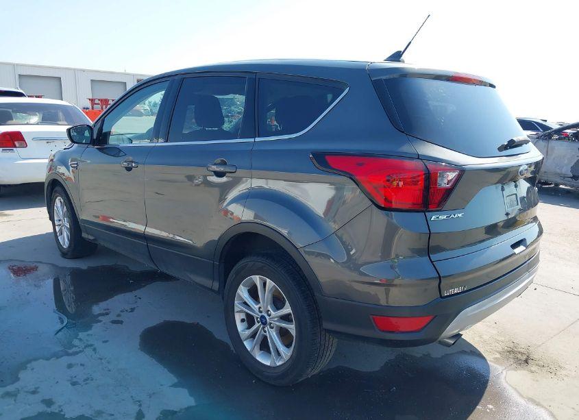 Photo 3 of 2019 Ford Escape SE (VIN 1FMCU0GD0KUA41195)