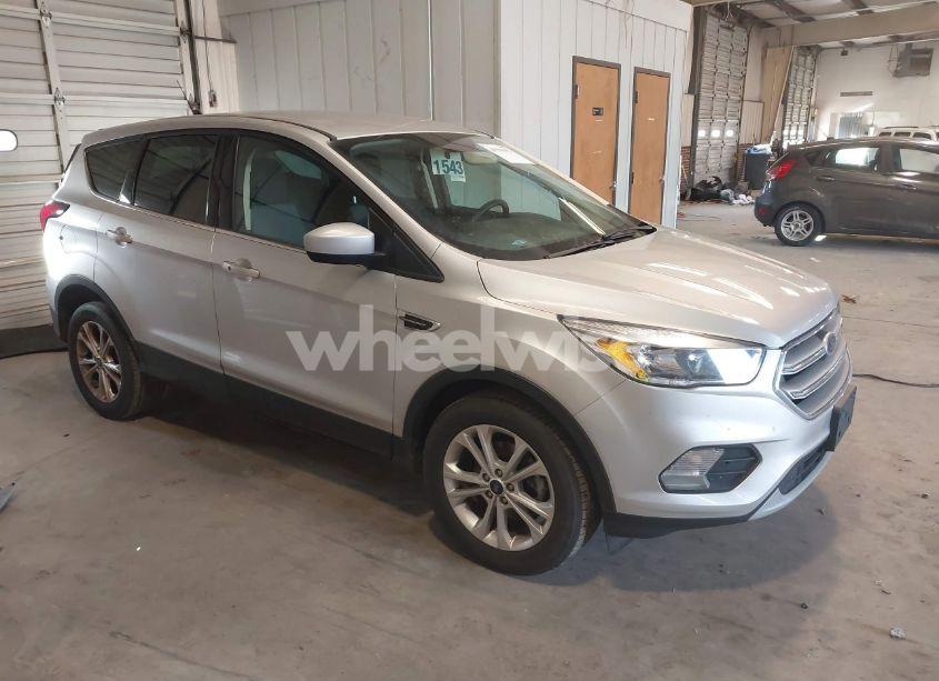 2019 Ford Escape SE (VIN 1FMCU0GD0KUA58515) main photo