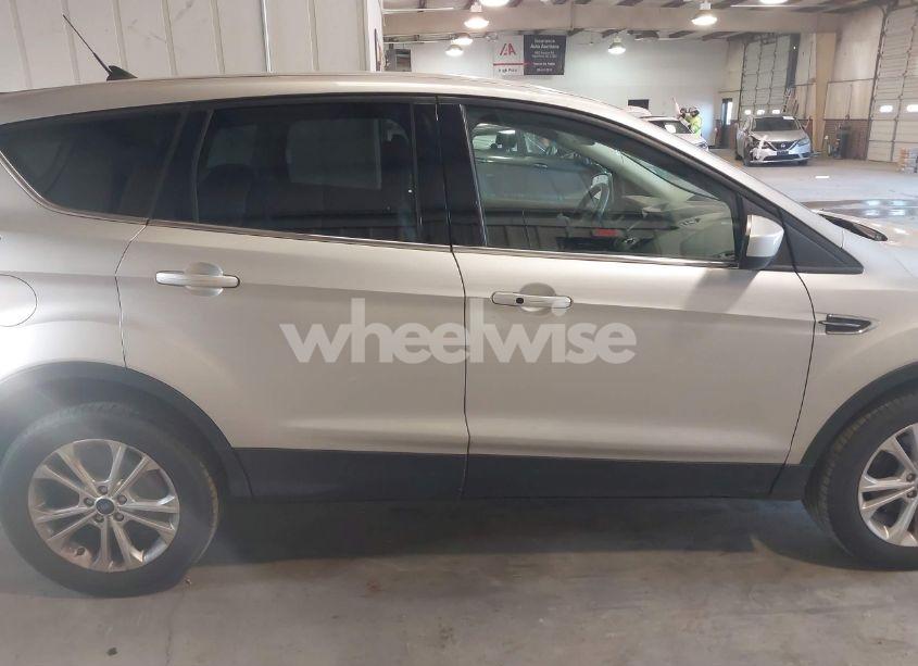 Photo 13 of 2019 Ford Escape SE (VIN 1FMCU0GD0KUA58515)
