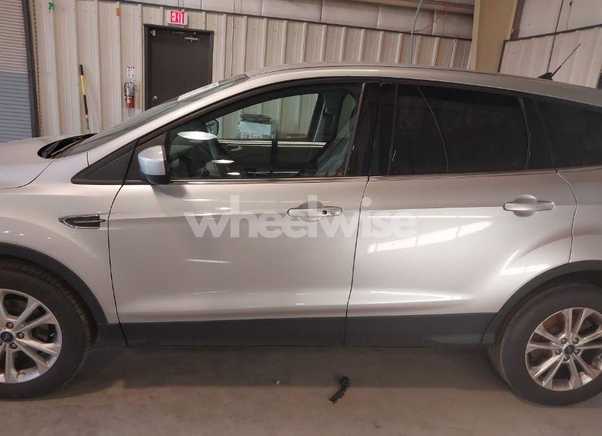Photo 14 of 2019 Ford Escape SE (VIN 1FMCU0GD0KUA58515)