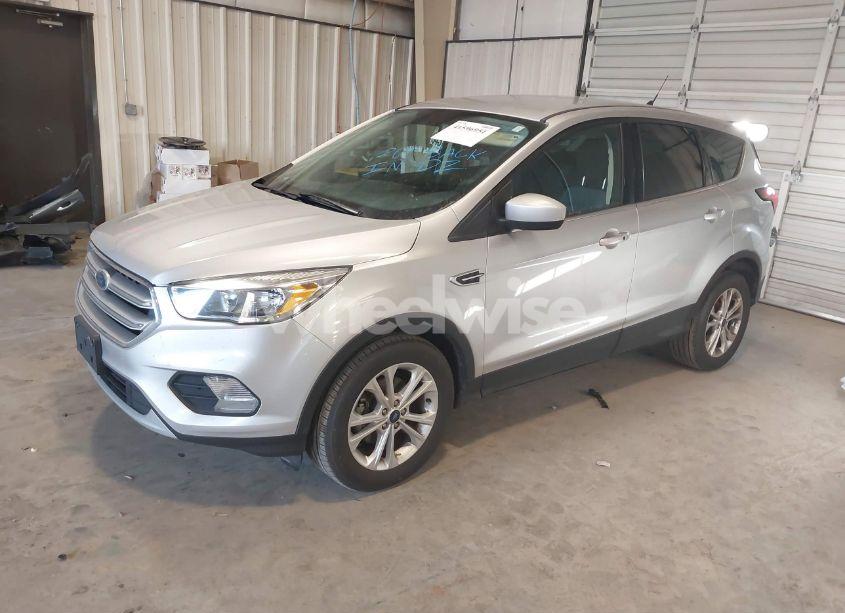Photo 2 of 2019 Ford Escape SE (VIN 1FMCU0GD0KUA58515)