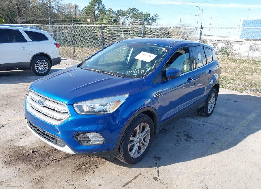 Photo 2 of 2019 Ford Escape SE (VIN 1FMCU0GD0KUA74634)