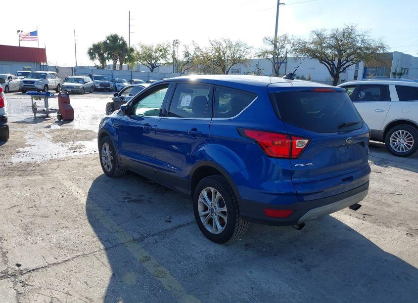 Photo 3 of 2019 Ford Escape SE (VIN 1FMCU0GD0KUA74634)