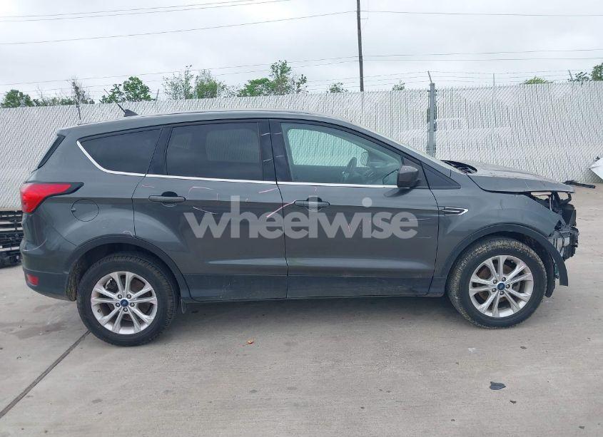 Photo 14 of 2019 Ford Escape SE (VIN 1FMCU0GD0KUA82121)