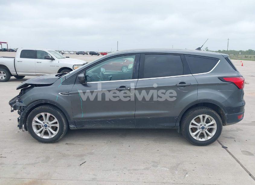 Photo 15 of 2019 Ford Escape SE (VIN 1FMCU0GD0KUA82121)